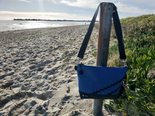 Besace gris-bleu-vagues noires
