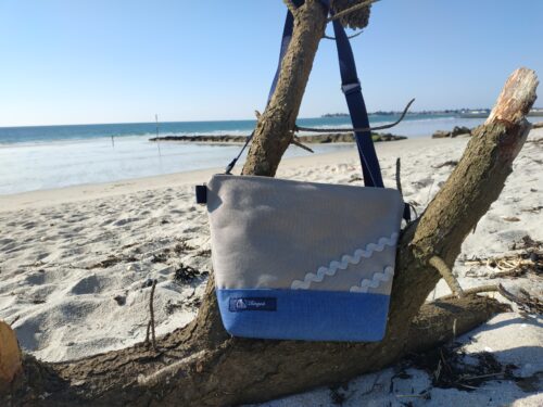 besace-bleu-gris-vagues grises.