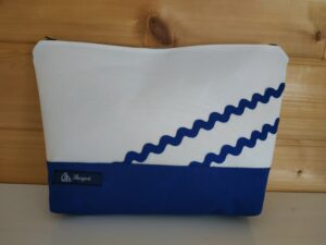 trousse de toilette-bleu-blanc-vagues bleues