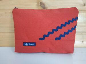 trousse de toilette rouge-vagues bleues
